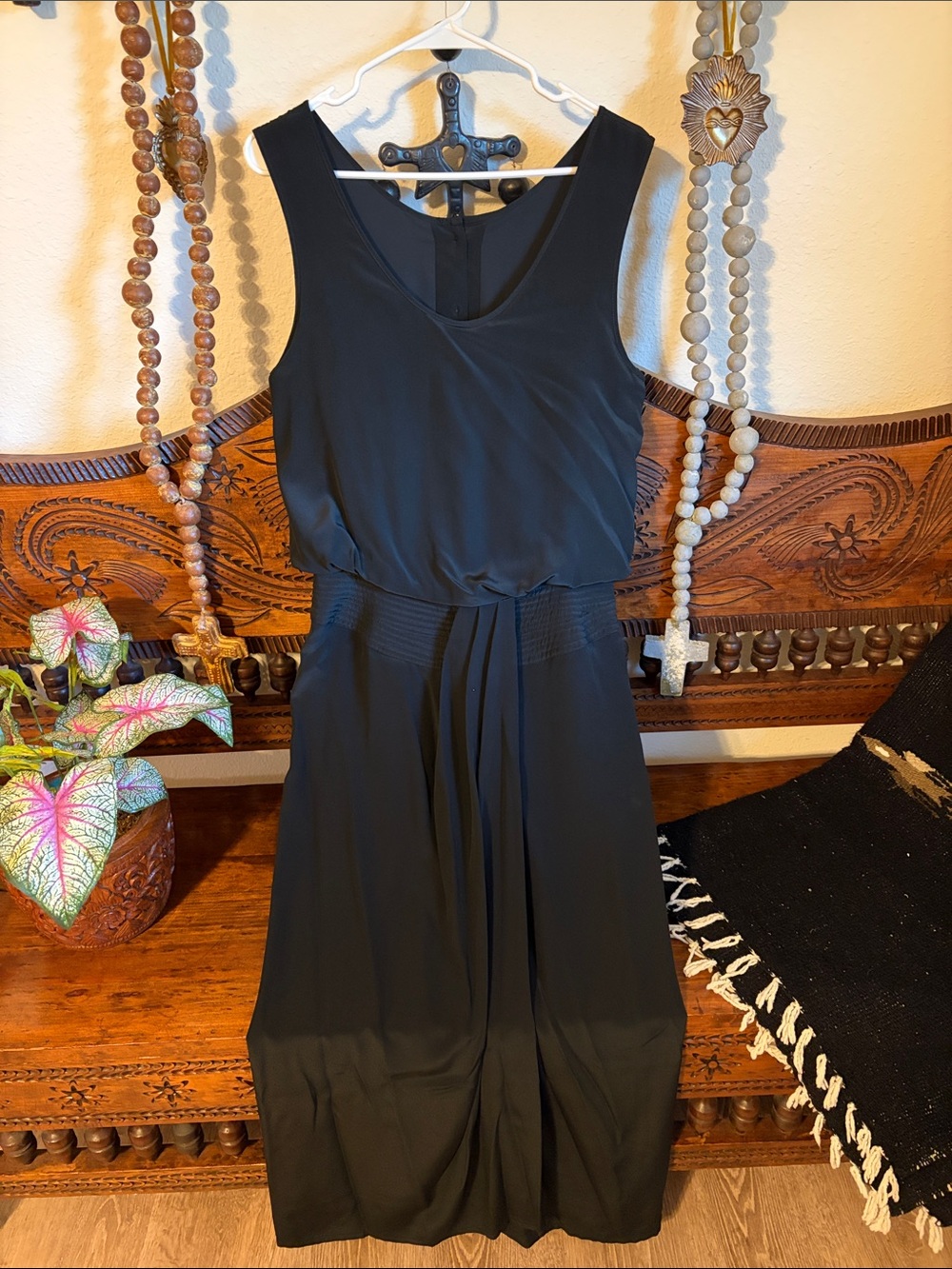 Sleek Black Sleeveless Midi Dress